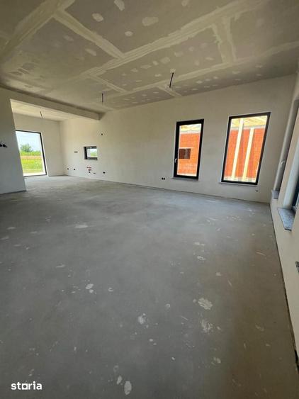 Casă cu 3 camere cu Teren 450 Mp în Burdea