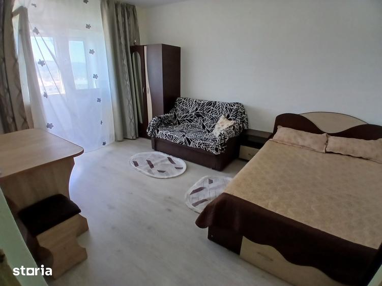 Garsonieră în Vest