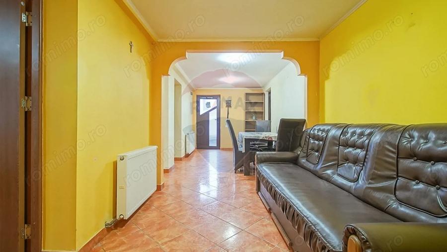 Casă cu 6 camere cu Teren 337 Mp în Central