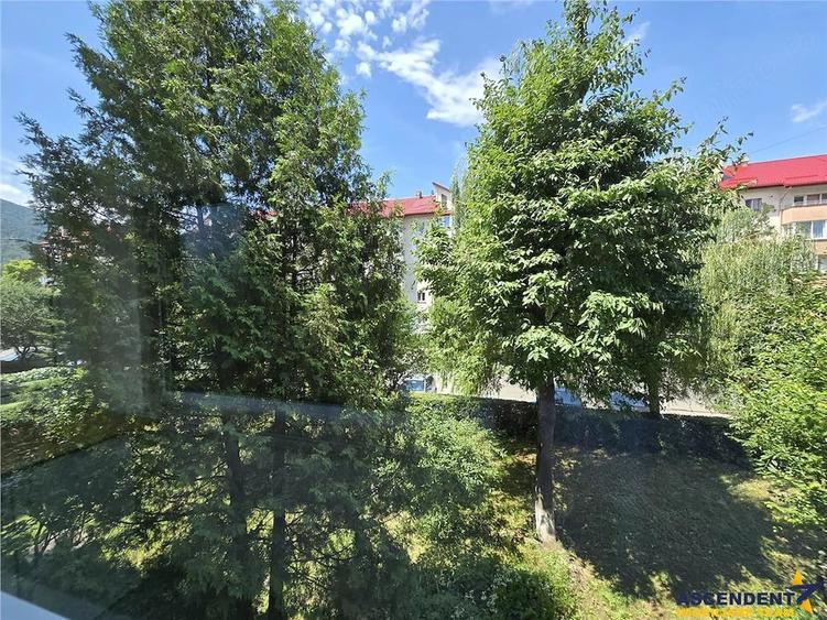 Apartament cu 3 camere decomandat în Noua