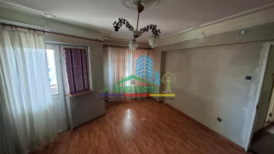 Apartament cu 3 camere decomandat în Central