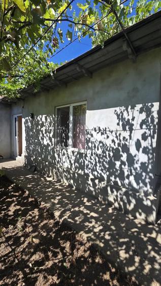 Casă cu 5 camere cu Teren 747 Mp în Gropeni