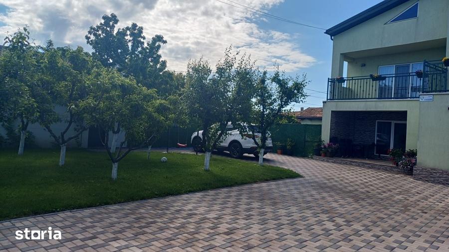 Casă cu 7 camere cu Teren 617 Mp în Cobadin