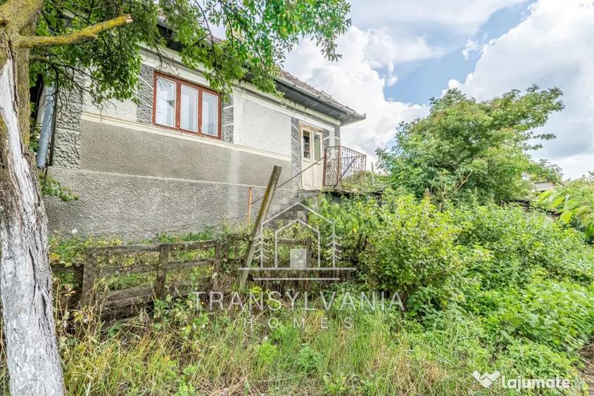 Casă cu 4 camere în Sâmboleni