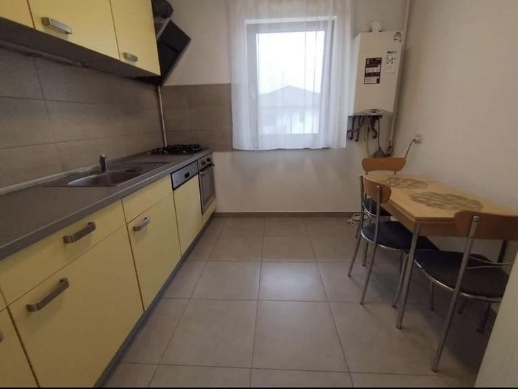 Casă cu 2 camere decomandat în Giroc