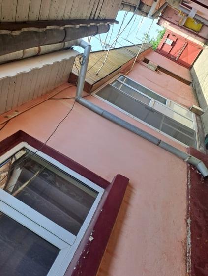 Casă individuală cu 4 camere cu Canalizare în Bariera Vâlcii