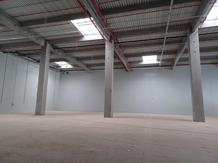 Spațiu industrial, de 2,300 mp, în Ștefăneștii de Jos