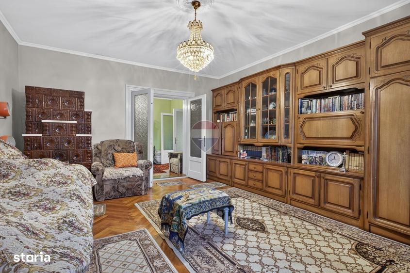 Casă cu 4 camere cu Teren 1371 Mp în Central