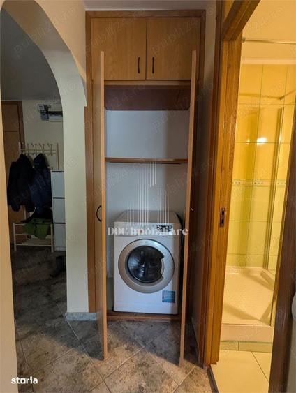 Apartament cu 4 camere semidecomandat în Costin Georgian