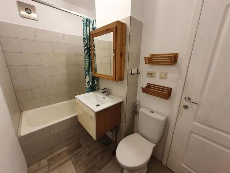 Garsonieră decomandată în Decebal