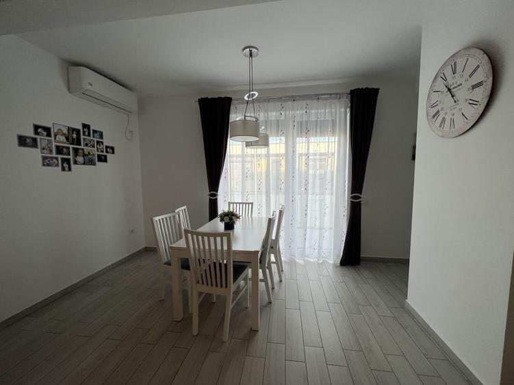Apartament cu 3 camere decomandat în Dumbrăvița