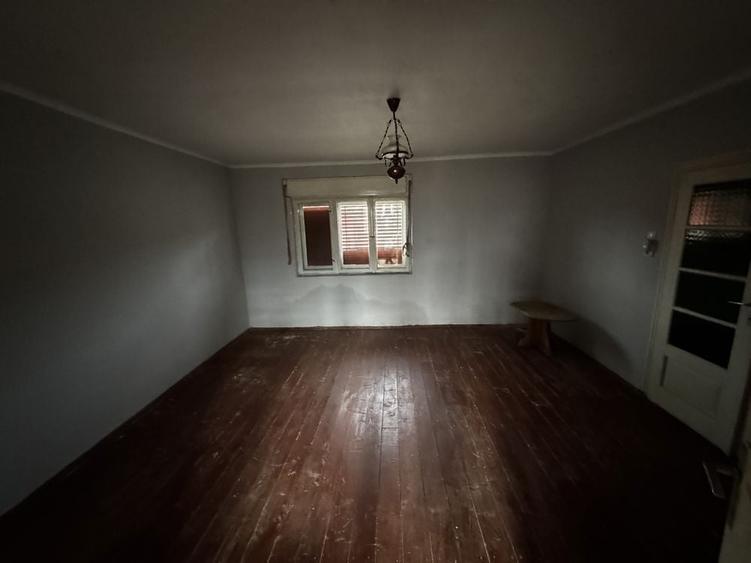 Casă cu 4 camere cu Teren 2800 Mp în Râpa