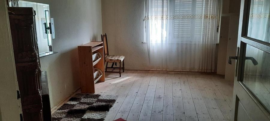 Casă individuală cu 2 camere cu Teren 720 Mp în Poiana Sibiului