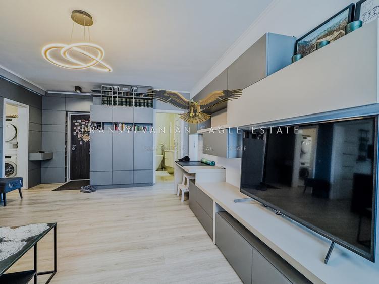 Apartament cu 3 camere semidecomandat, mobilat în Central