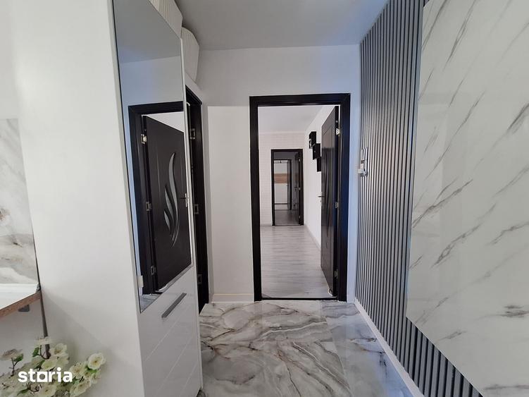 Apartament cu 3 camere semidecomandat în Girocului