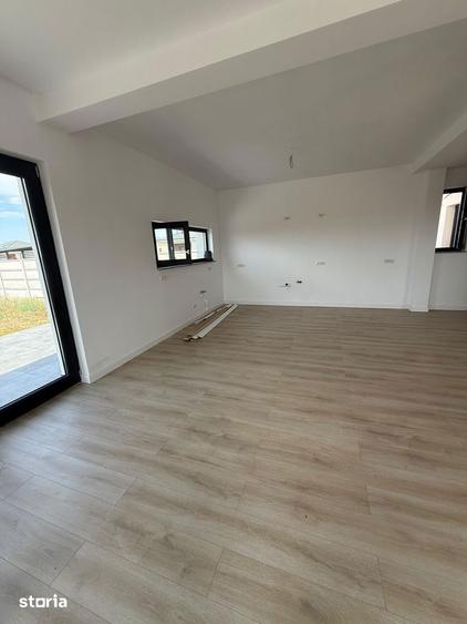 Casă cu 4 camere cu Teren 300 Mp în Tunari