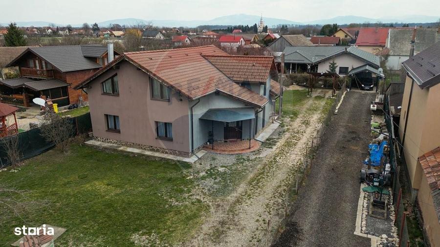 Casă cu 4 camere în Băltița