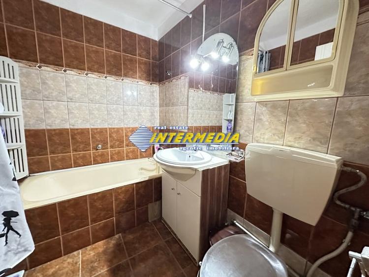 Apartament cu 3 camere decomandat, mobilat în Cetate