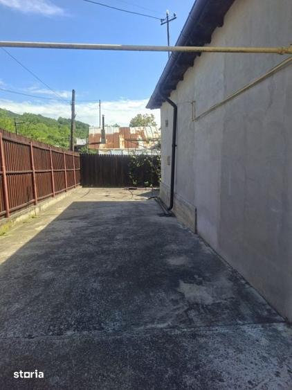 Casă cu 4 camere cu Teren 1000 Mp în Surani