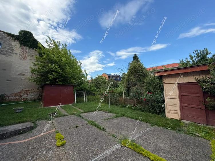 Casă cu 8 camere cu Canalizare în Elisabetin