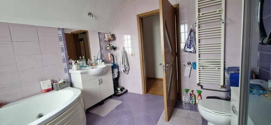 Casă individuală cu 4 camere cu Piscina în Săcălaz