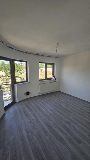 Apartament cu 3 camere decomandat în Popoveni