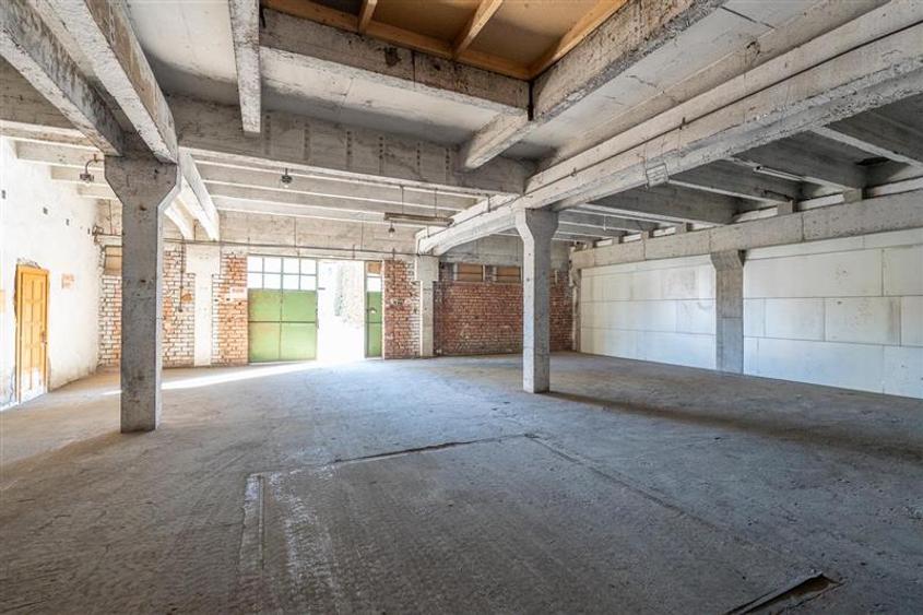 Spațiu comercial, de 2,920 mp, în Periferie