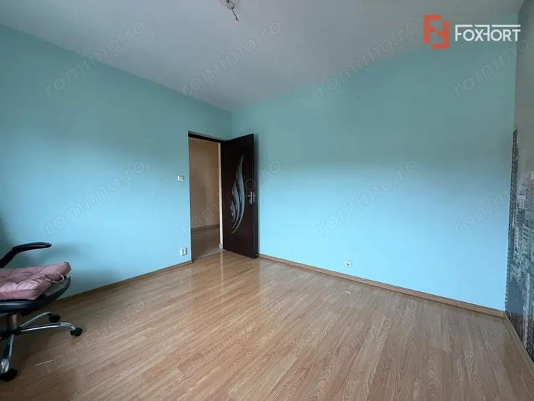 Casă cu 11 camere cu Teren 610 Mp în Central