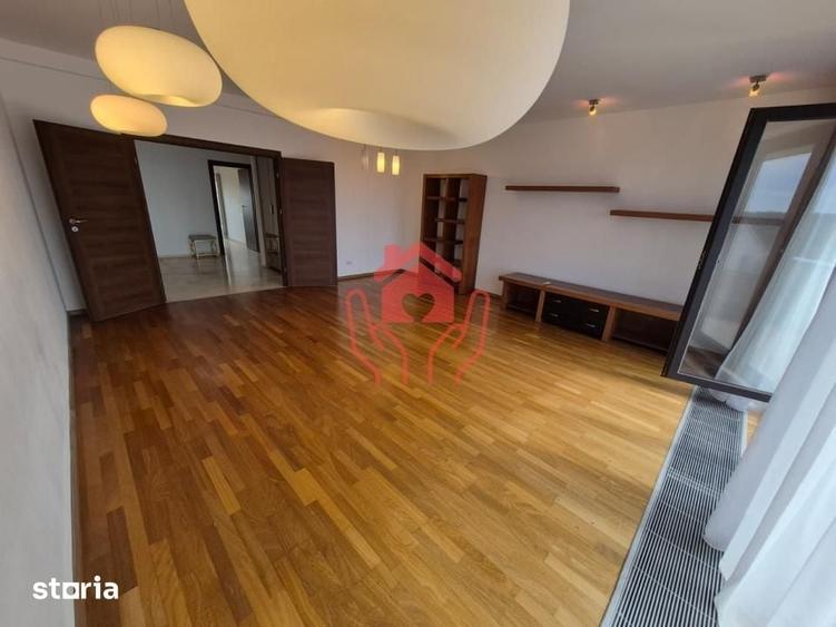 Apartament cu 4 camere decomandat în Est