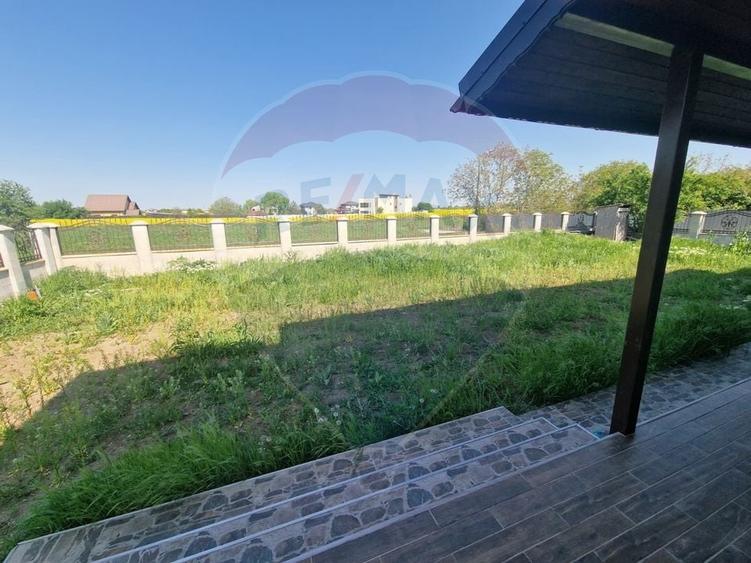 Casă cu 5 camere cu Teren 770 Mp în Săftica