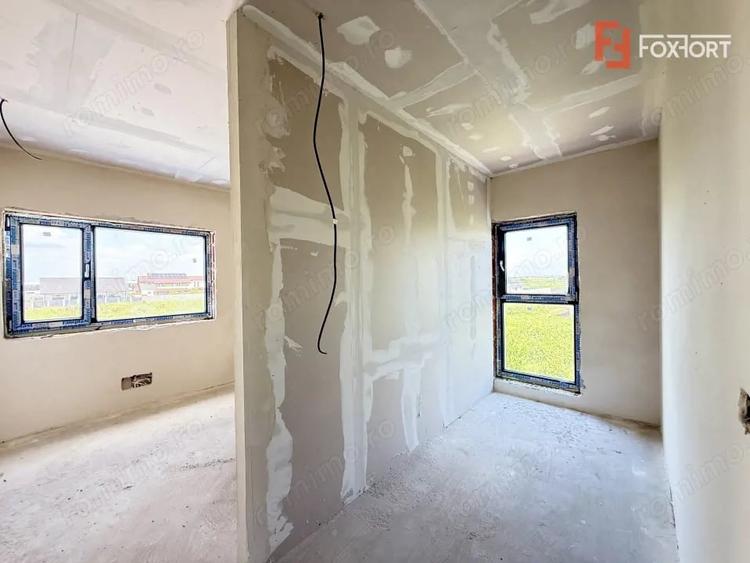 Casă cu 3 camere cu Teren 247 Mp în Săcălaz
