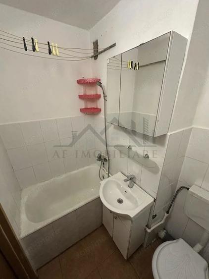 Apartament cu 2 camere semidecomandat în Filiași