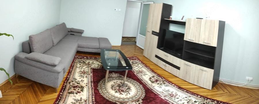 Apartament cu 3 camere decomandat în Exterior Vest