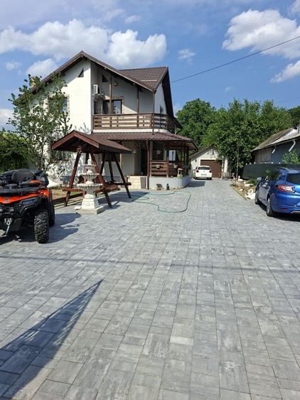 Casă cu 4 camere în Plopu