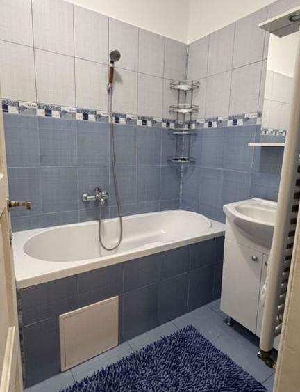 Apartament cu 2 camere semidecomandat, mobilat în Universitate