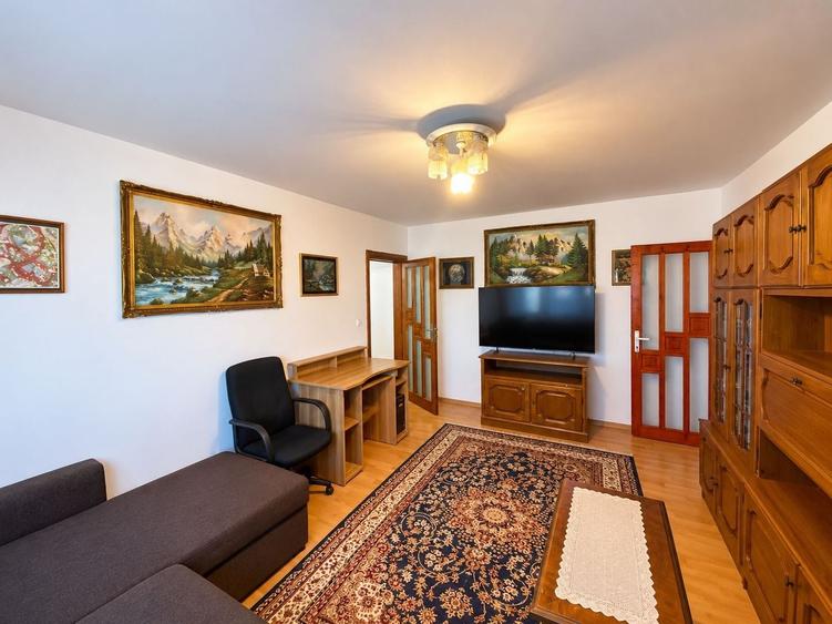 Apartament cu 3 camere semidecomandat, mobilat în Blașcovici