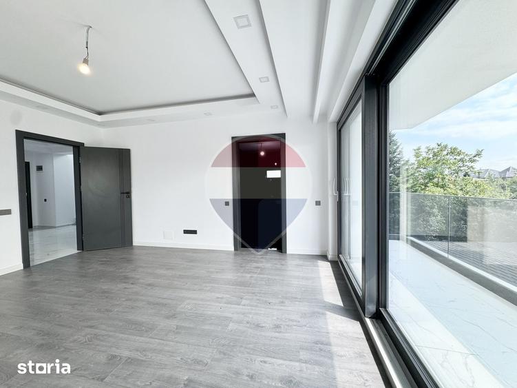 Casă cu 6 camere cu Teren 422 Mp în Central