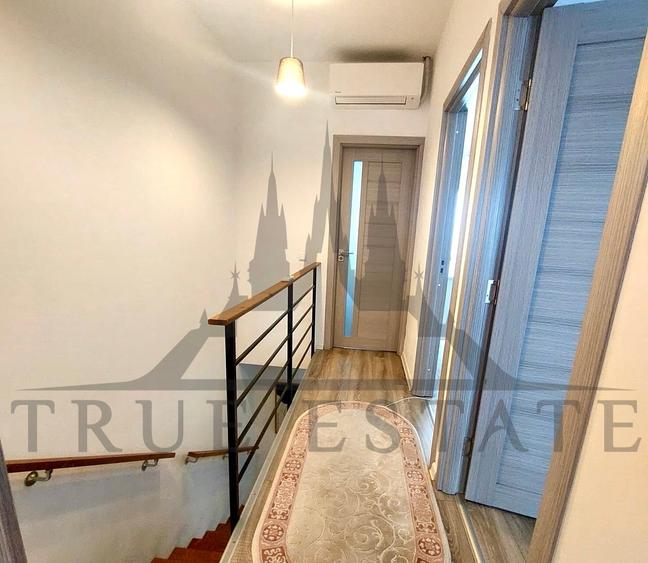 Duplex cu 4 camere cu Canalizare în Sânpetru