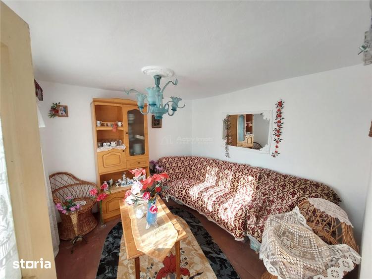 Casă cu 5 camere cu Teren 1200 Mp în Central
