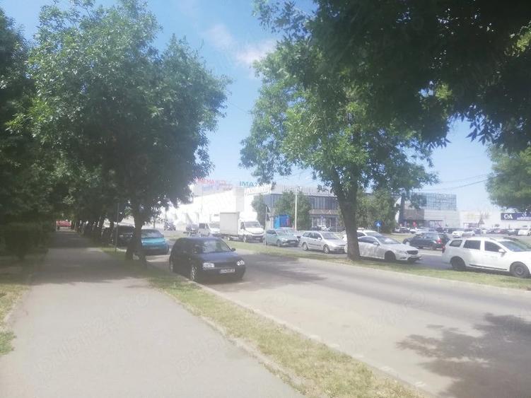 Apartament cu 3 camere decomandat în Exterior Vest