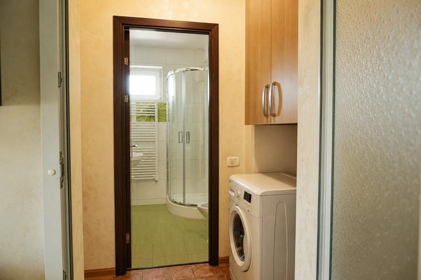 Apartament cu 3 camere decomandat, mobilat în Central