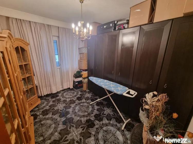 Apartament cu 4 camere decomandat în Faleza Nord