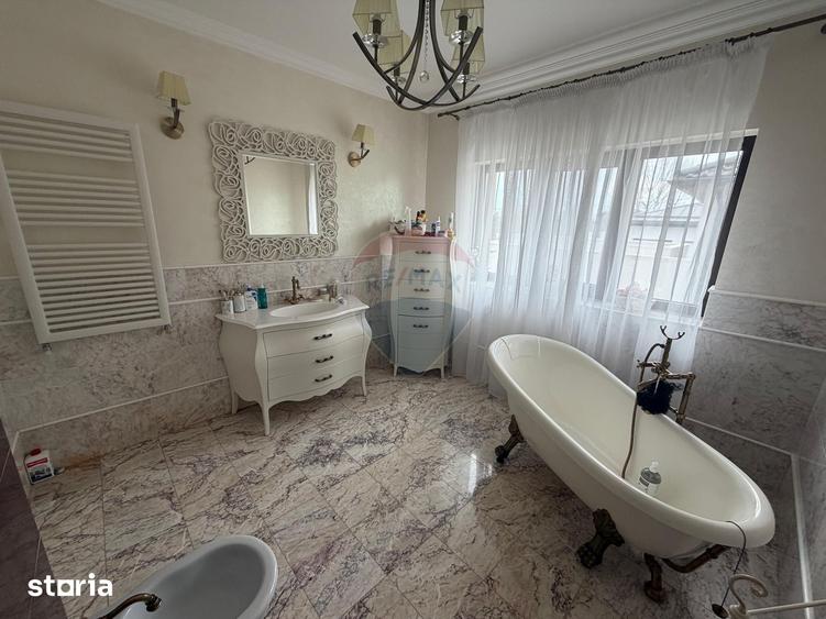 Casă cu 5 camere cu Teren 500 Mp în Mogoșoaia