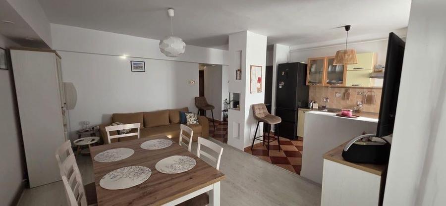 Apartament cu 3 camere decomandat, mobilat în Brazda lui Novac