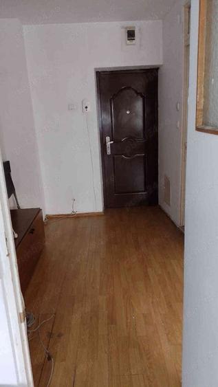 Garsonieră decomandată în Vitan