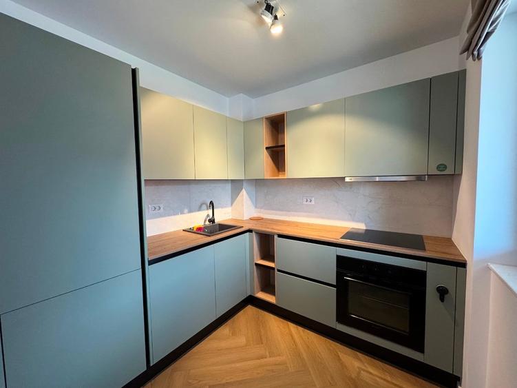 Apartament cu 3 camere decomandat în Barbu Văcărescu
