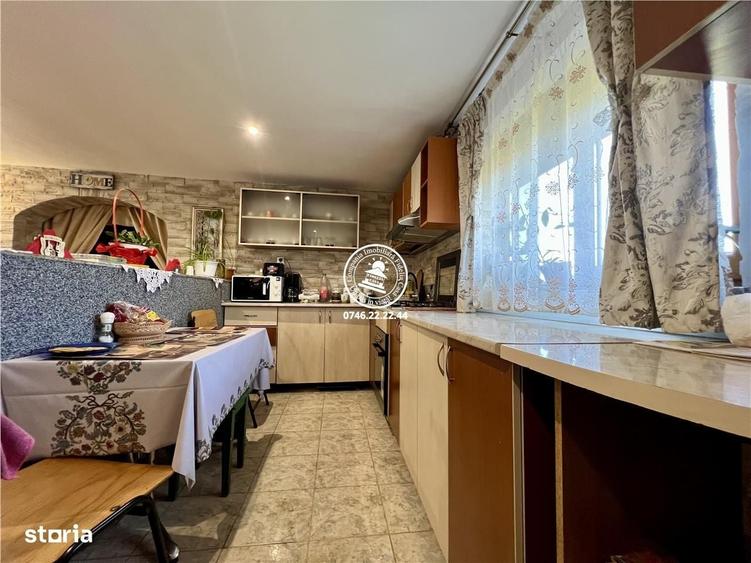 Casă cu 4 camere în Valea Adâncă