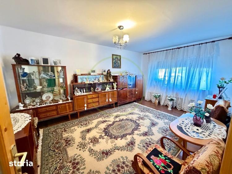 Apartament cu 4 camere decomandat, mobilat în Craiovița Nouă