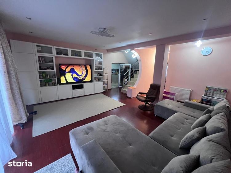 Casă cu 8 camere cu Teren 216 Mp în Afumați