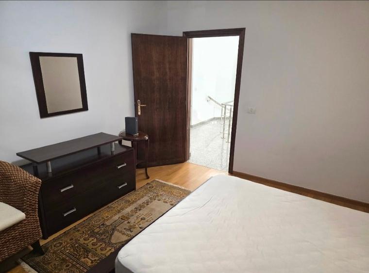 Apartament cu 4 camere decomandat, mobilat în Primăverii